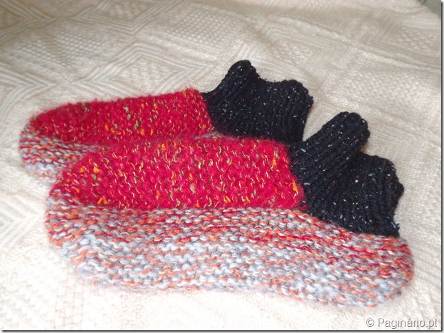 Pantufas tricotadas com restos de lã